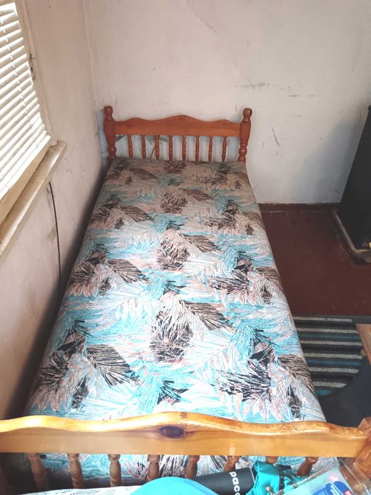 Единично легло с матрак