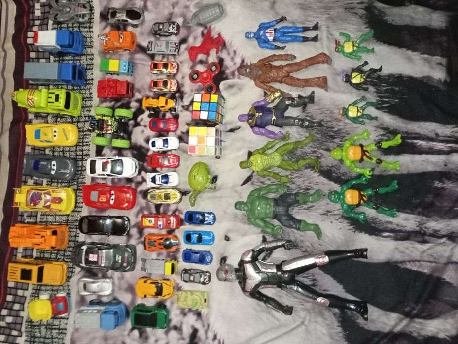 Продам игрушки для мальчика