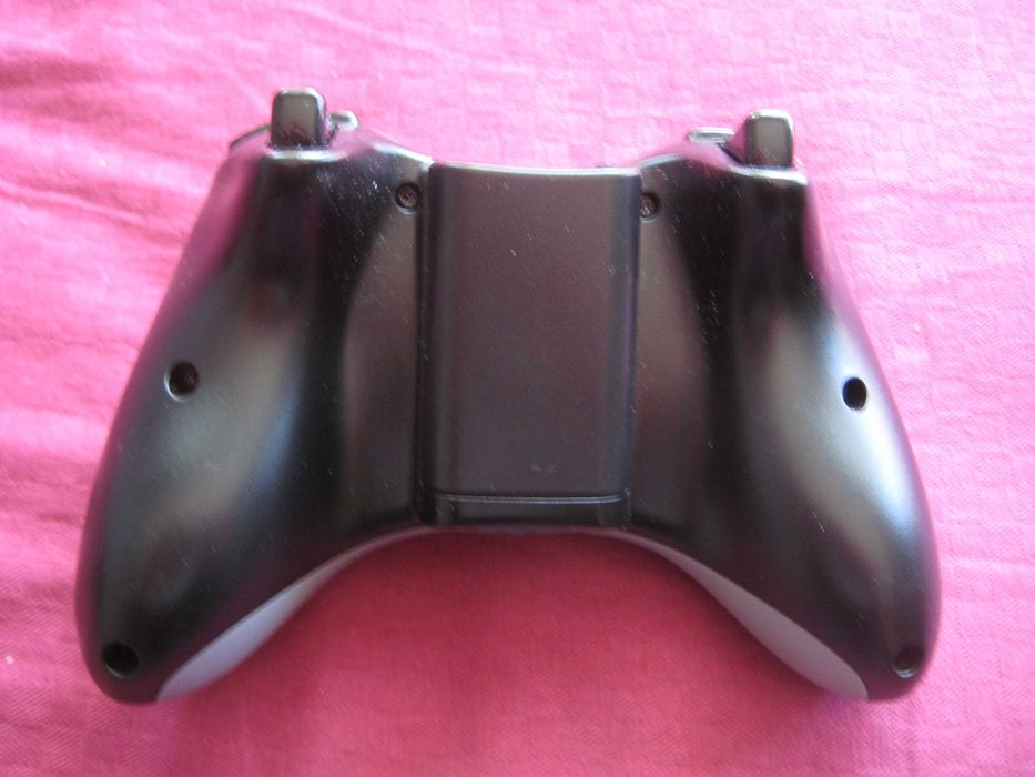 Продавам оригинален контролер за XBOX 360