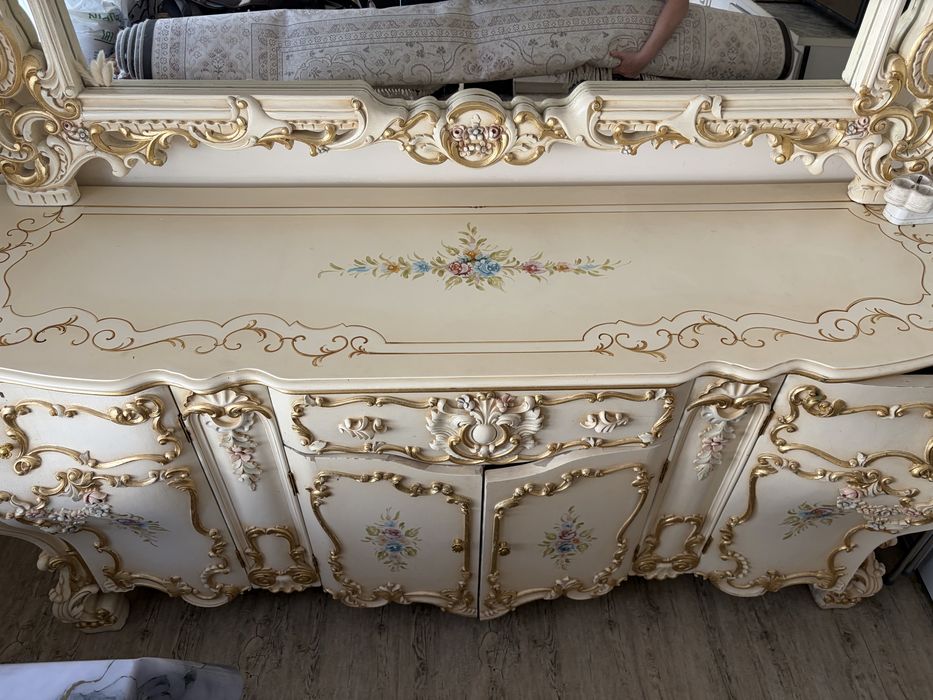 Комод с зеркалом