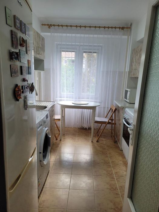 Vând apartament cu 3 camere zonǎ centralǎ Oradea