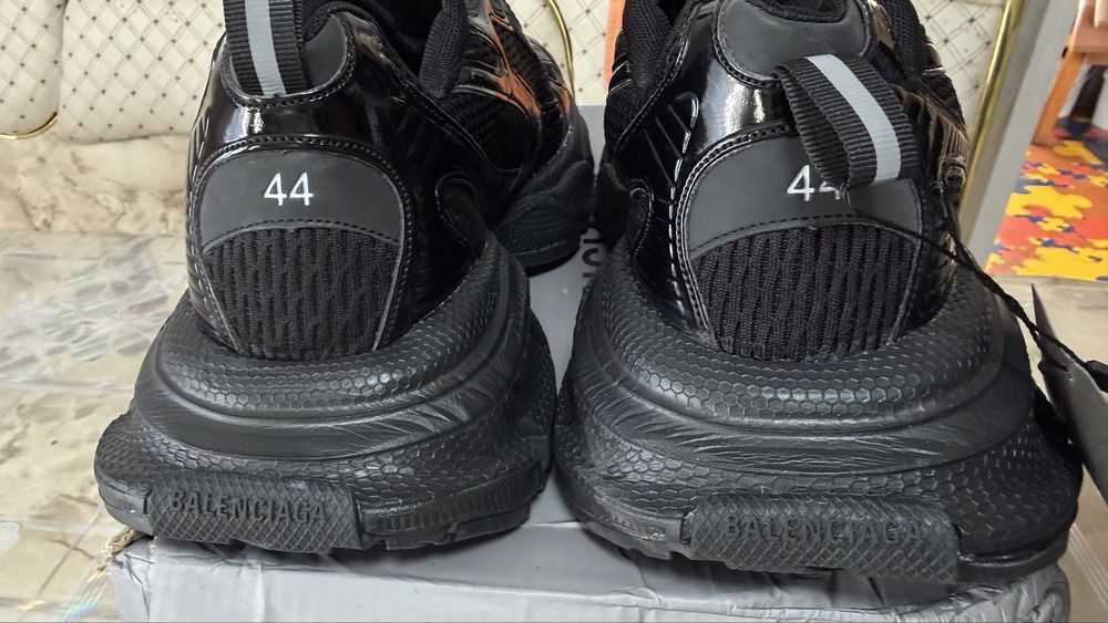 Новые кроссовки BALENCIAGA