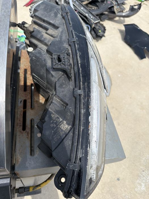Ляв фар Aufi A4 B9