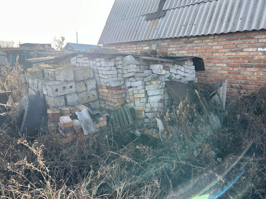 Продам кирпич  б/у .