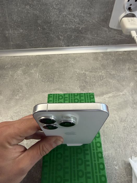 Iphone 16 pro White 256GB