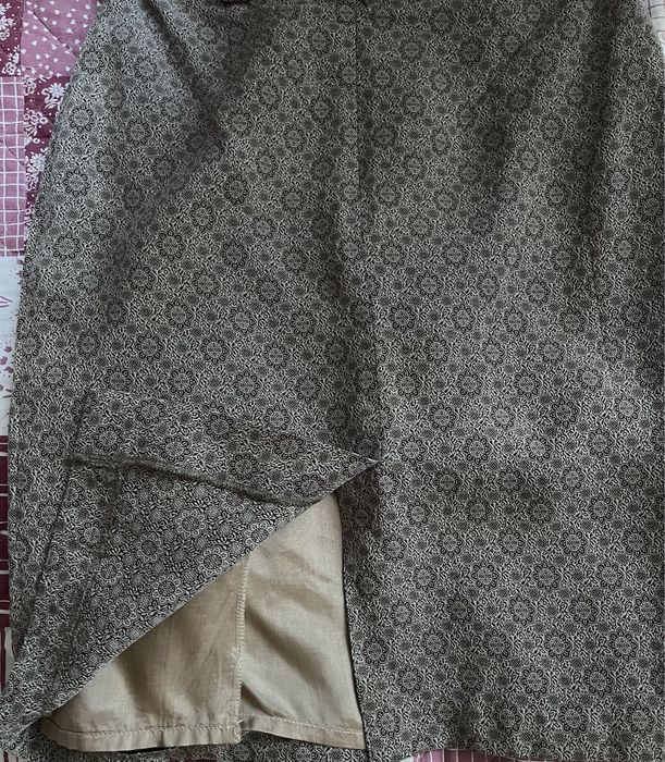 Елегантен дамски костюм пола и сако