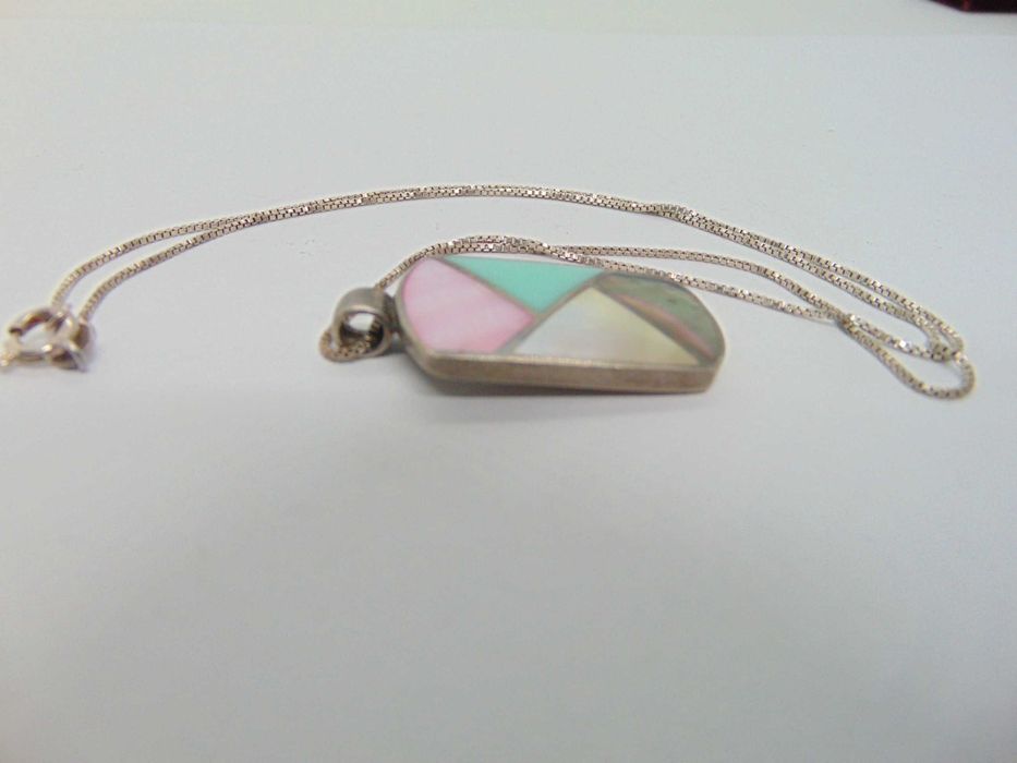 Lantisor cu pandantiv din argint si sidef