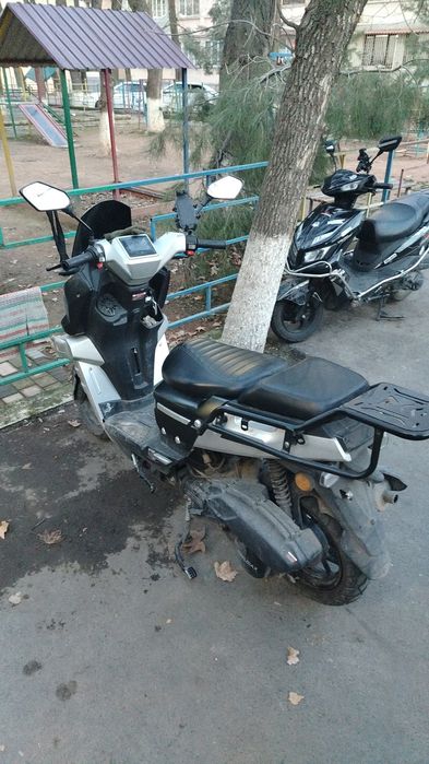 Новый скутер в хорошим состоянии