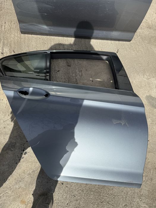 Задна дясна врата бмв г30 bmw g30 zadna dqsna vrata