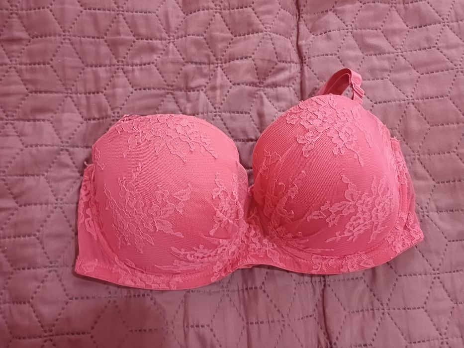 Vand sutien roz 80D H&M in stare impecabilă