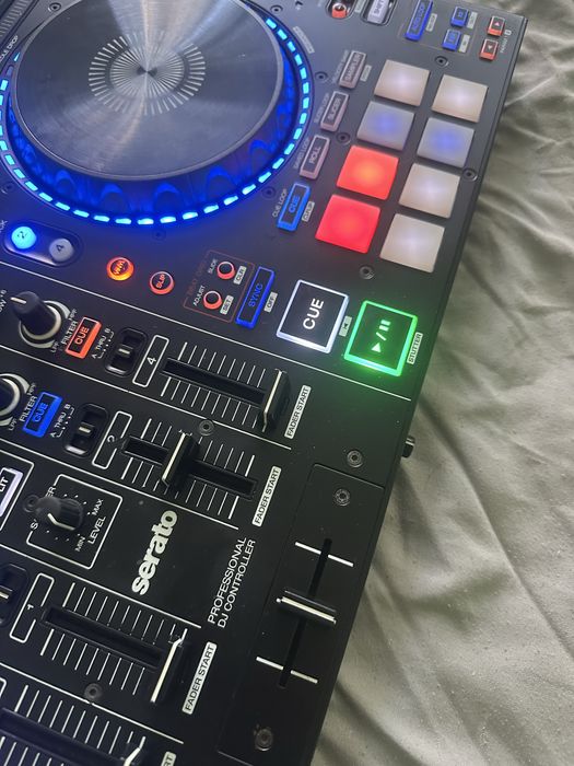 Denon DJ MC7000  Конзола - Контролер+ Оригинален MAGMA Flight Case с поставка за лаптоп