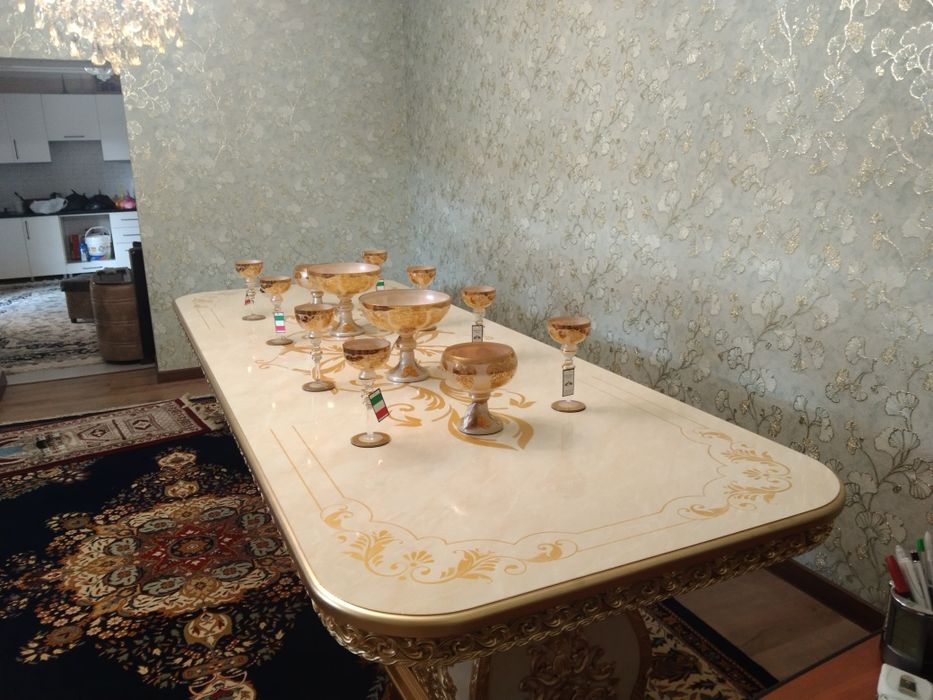 Продается стол для гостиной