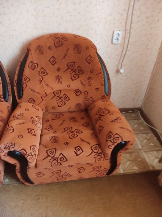 Продам диван и два кресла