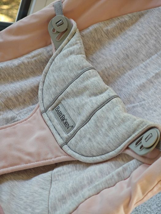 Balansoar Babybjorn roz cu gri