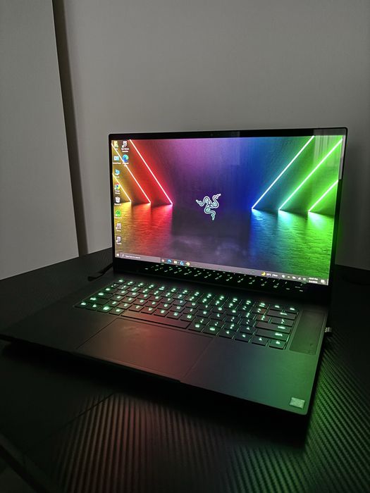 Laptop Razer 4K, i7 Gen8, RTX 2070 Max