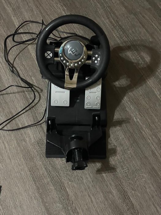 Продам игровой руль Sven GC-W800