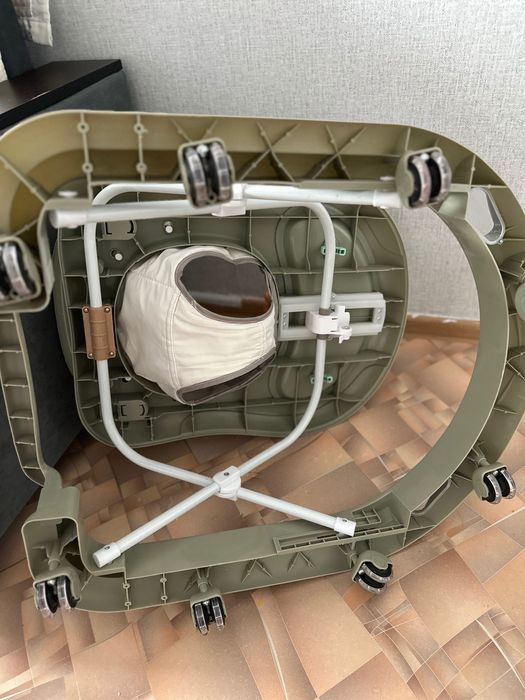 Ходунки детские в оливковом цвете.