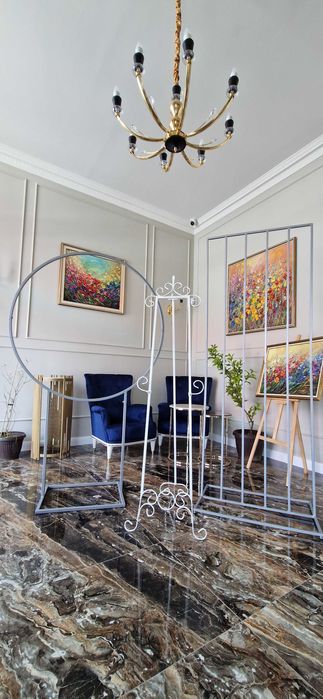 Златна кръгла арка, френска арка, помощни масички - под наем