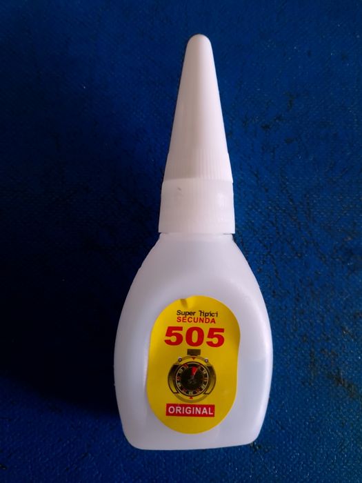 Lipici,adeziv universal foarte puternic,seturi de 3 bucati la 35 lei