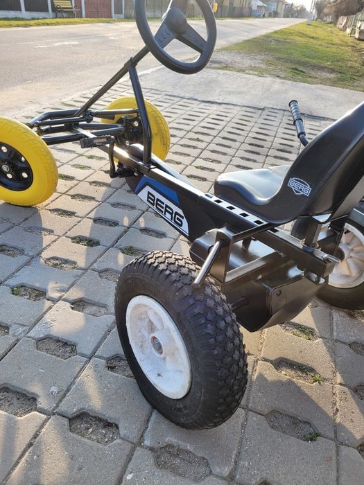 Vînd două Karturi cu pedale BERG