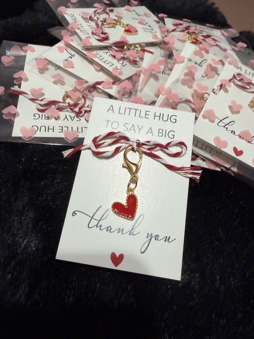 Set 9 bucati martisor breloc inima cu mesaj