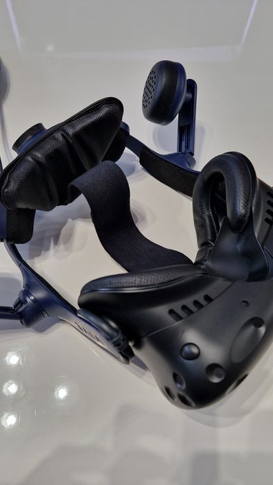 Очила за виртуална реалност HTC VIVE PRO 2