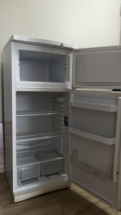 Продам рабочий б/у холодильник