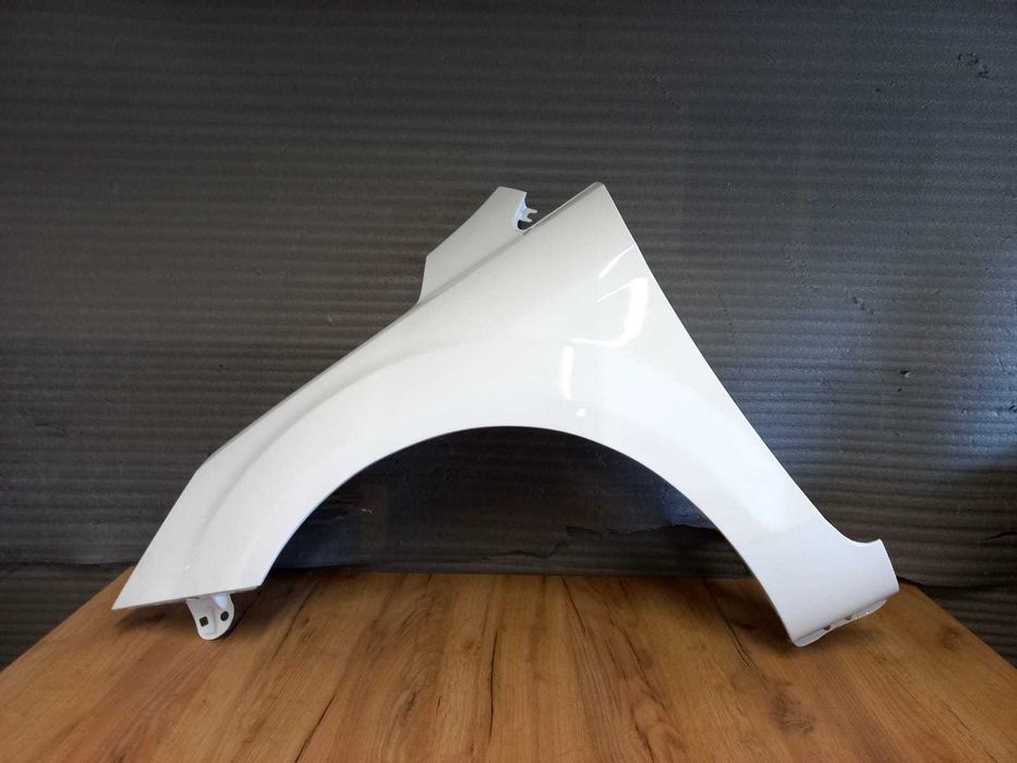 Aripa Fata Stanga Ford Focus 2/II FSL 08-10 (Frozen White)