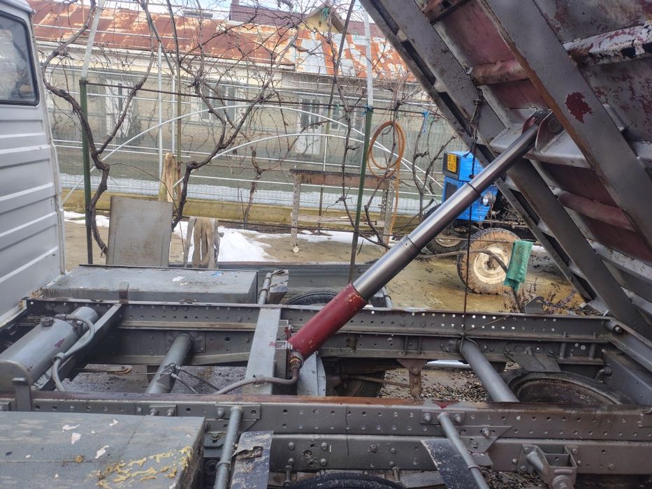 Vând Iveco daily basculabil