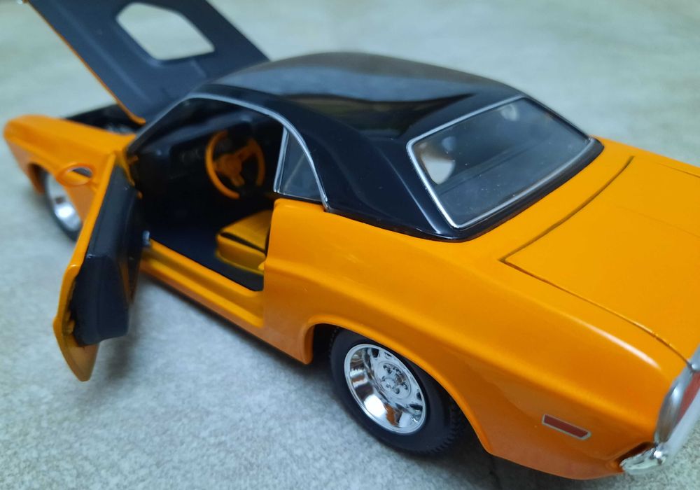 Машинка модель коллекционная