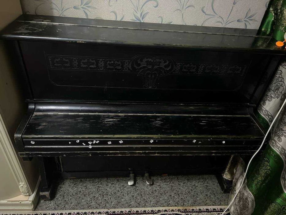 Продам раритетное пианино