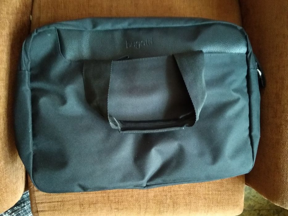 Чантичка за бански  или за тоалетни принадлежности и бизнес чанта