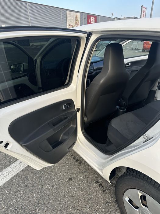 Volkswagen up! 1.0 Benzină, 2014, 5 uși, AC – 158.950 km