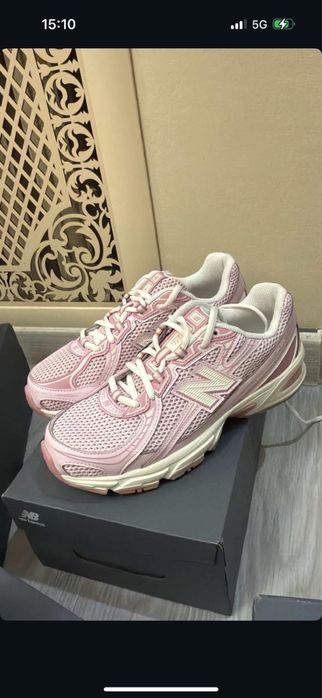 New Balance 740.