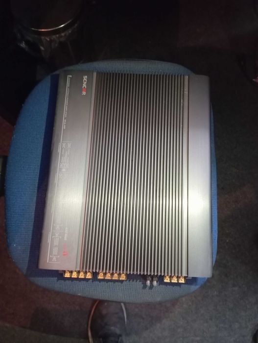 Продавам усилвател с бас каса