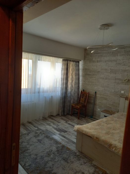 Închiriez apartament
