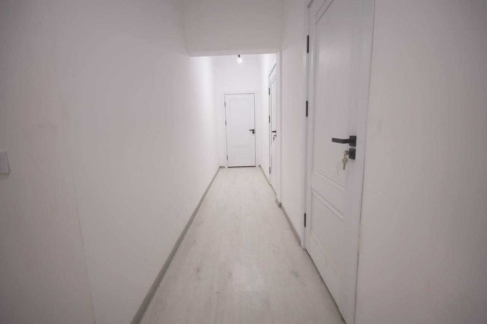 Ўрикзор бозори яқинидаги новостройкадан 2-хонали кв. срочно сотилади.