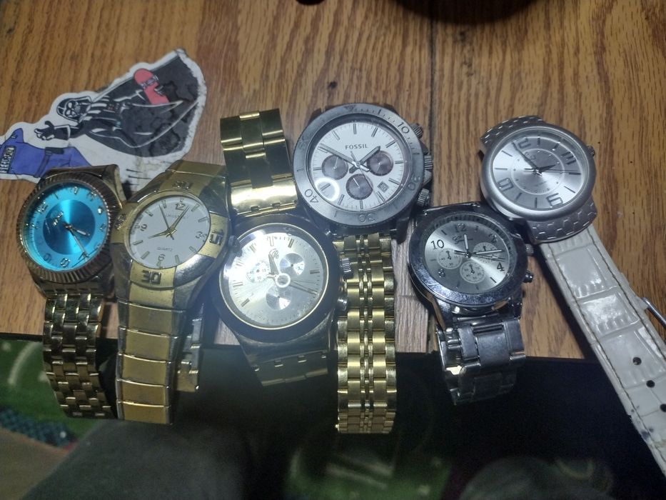 Vând ceasuri  funcționale Armani.. Fitbit ionic