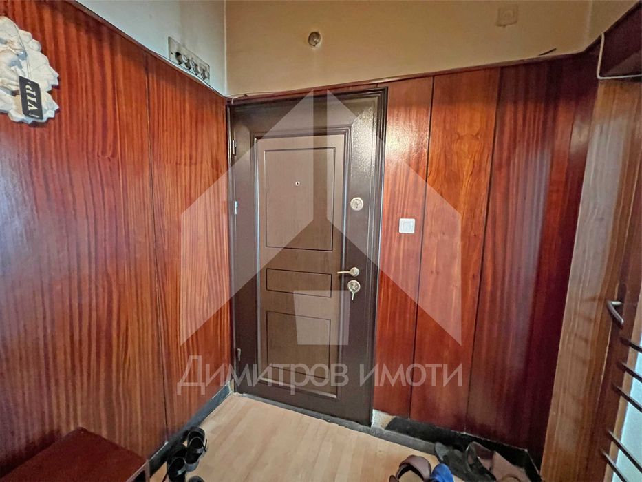 Продава апартамент 111 м2 в тухлена жилищна кооперация център.