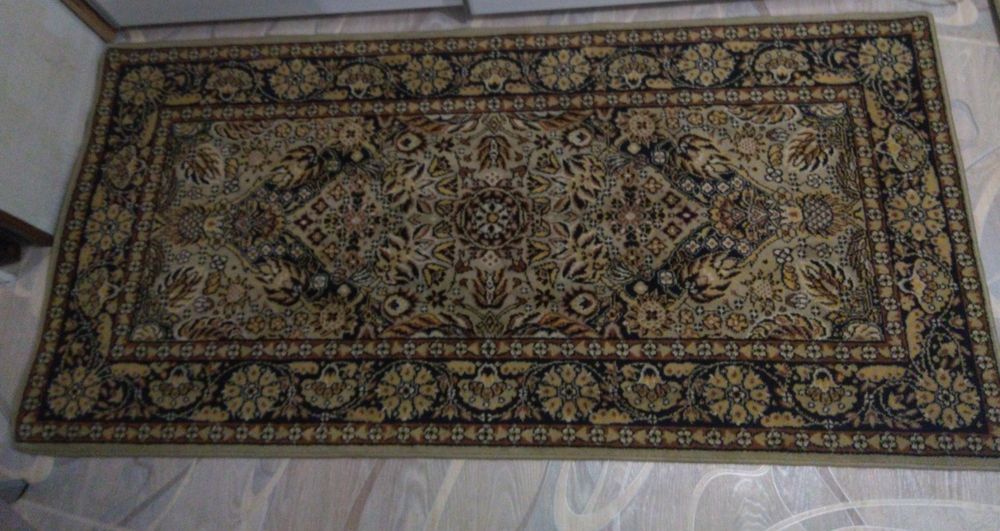 Шерстяной теплый ковер