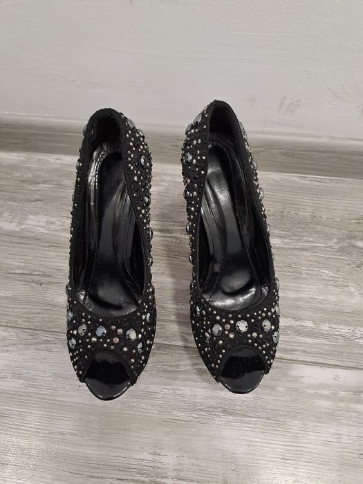 Официални дамски обувки на ток