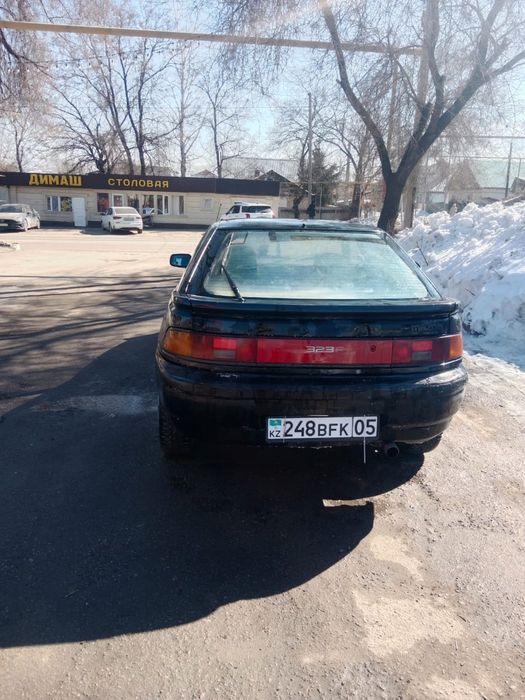 Продам машину Мазда 323