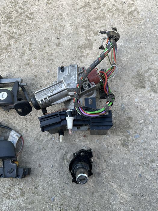 Комплект замков ручек Бмв Е34 - Е32