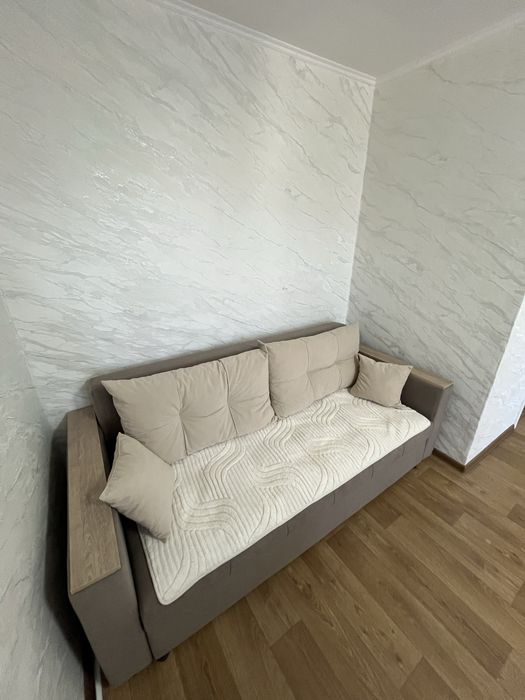 В продаже полуторка максима горького 82