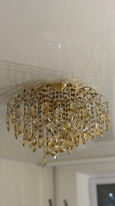 Продам люстру в отличном состоянии