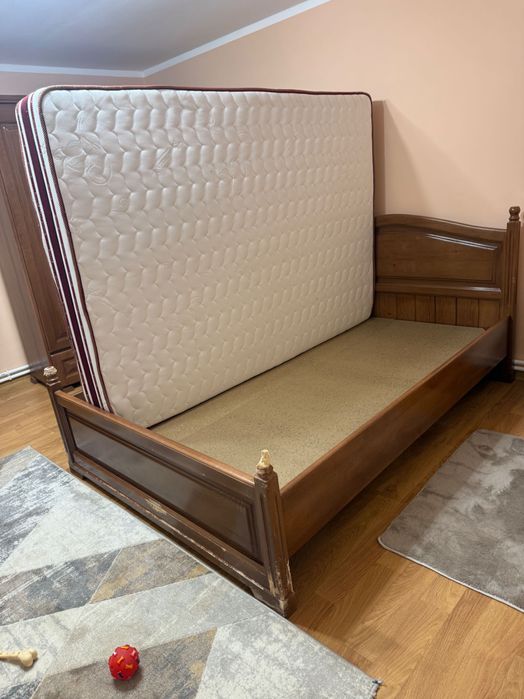 Mobilă dormitor din lemn masiv