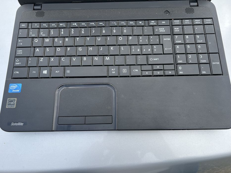 Vând două laptopuri ieftine