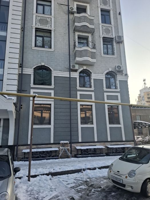 Ibn sino Jar ariq 3 xona 1 etaj novastroyka kvartira sotiladi 76 kvm2