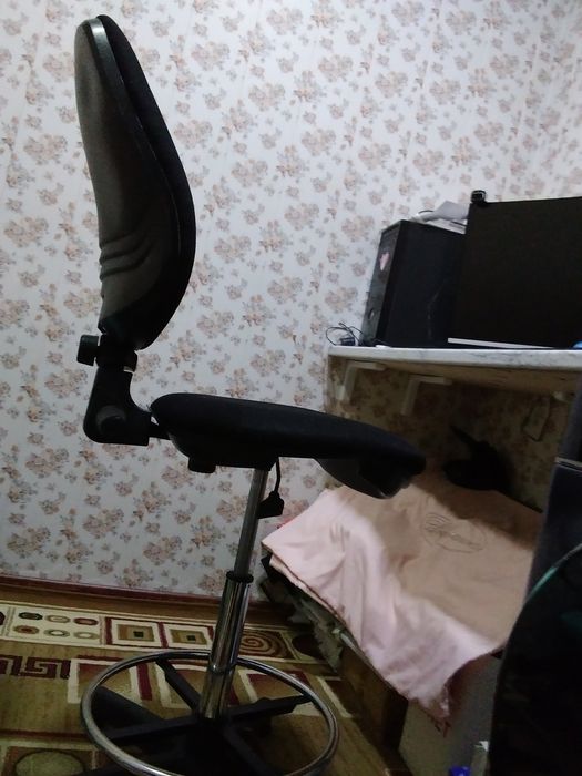 Baland kreslo sotiladi