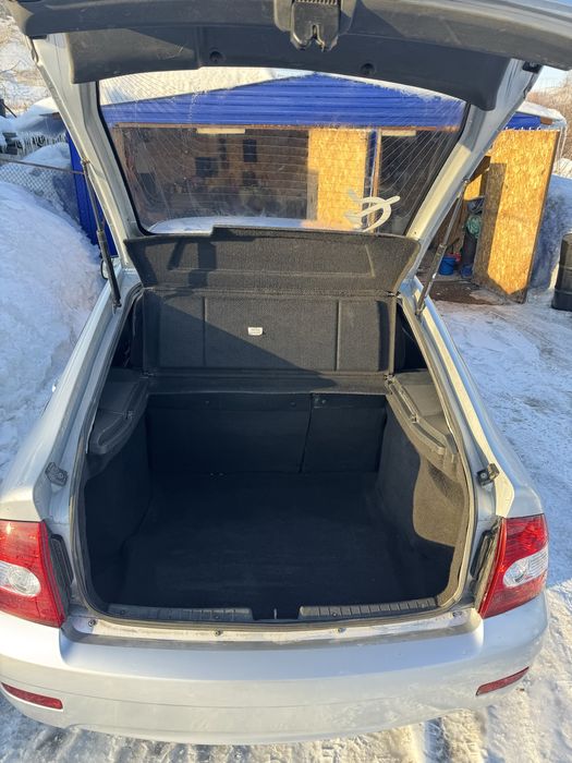 Приора хэтчбек 2012г.